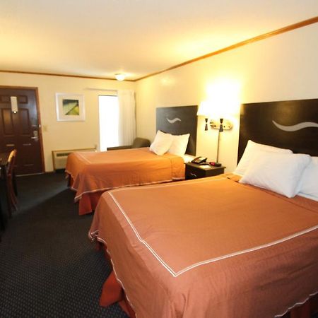 Days Inn Kansas City-Worlds Of Fun Exteriör bild