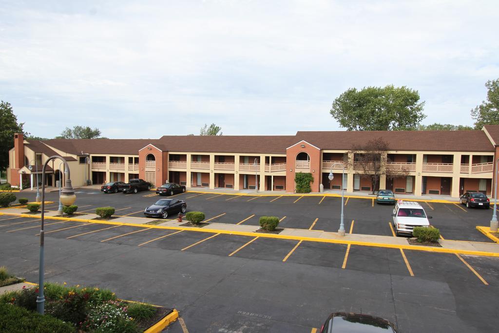 Days Inn Kansas City-Worlds Of Fun Exteriör bild