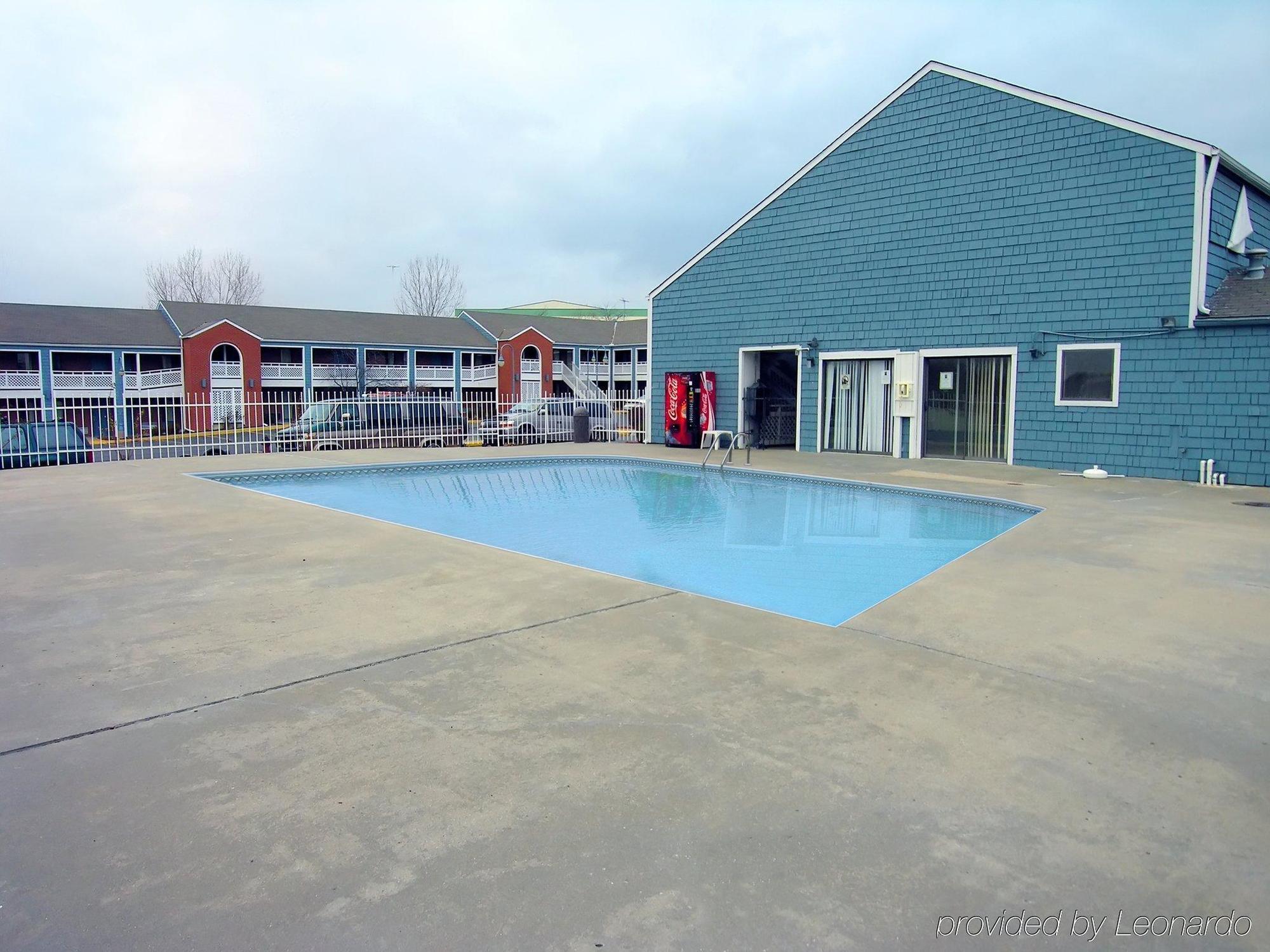 Days Inn Kansas City-Worlds Of Fun Exteriör bild
