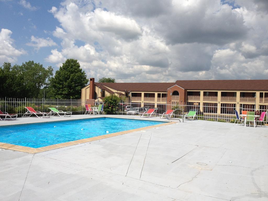Days Inn Kansas City-Worlds Of Fun Exteriör bild